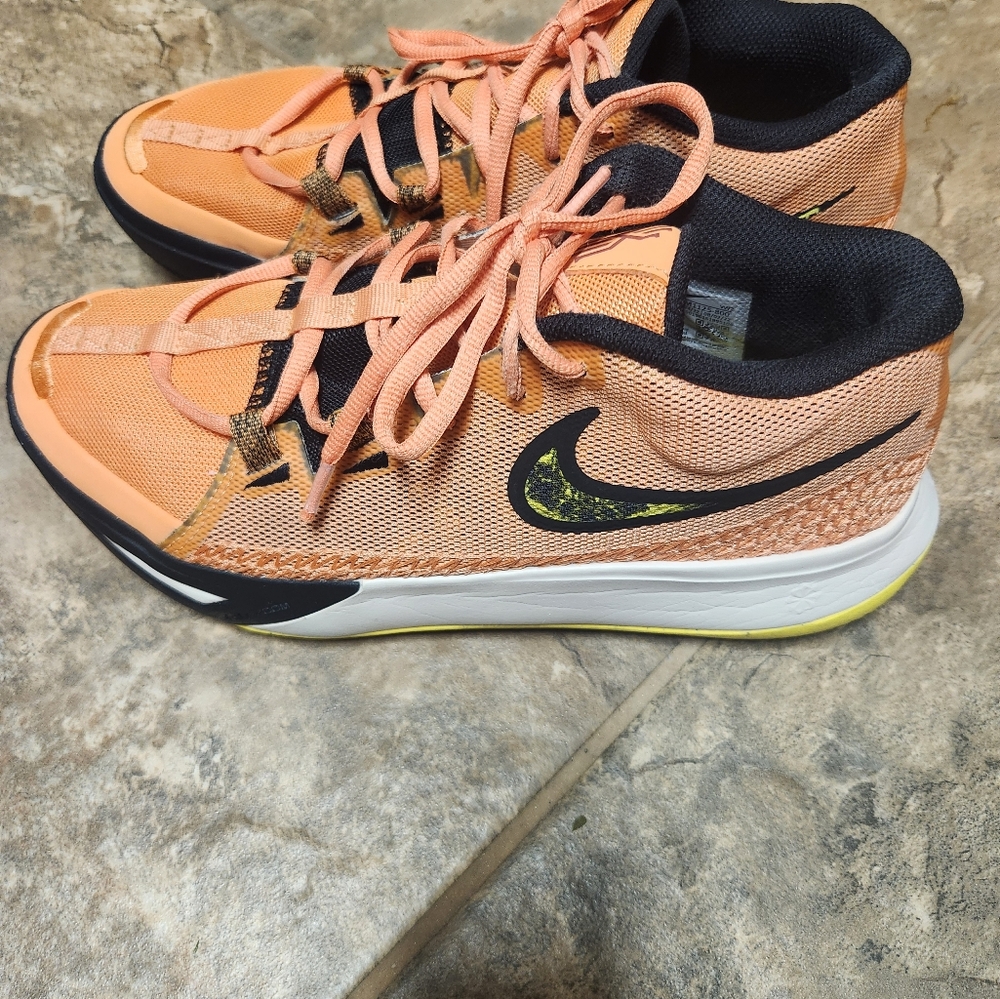 Nike Kyrie Flytrap VI 6 Mens Orange Irving Basketball Shoes Size 8